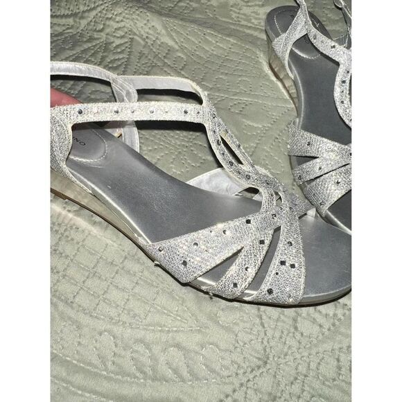Bandolino Silver Glitter Wedge Heel Size 8.5 - Picture 3 of 4